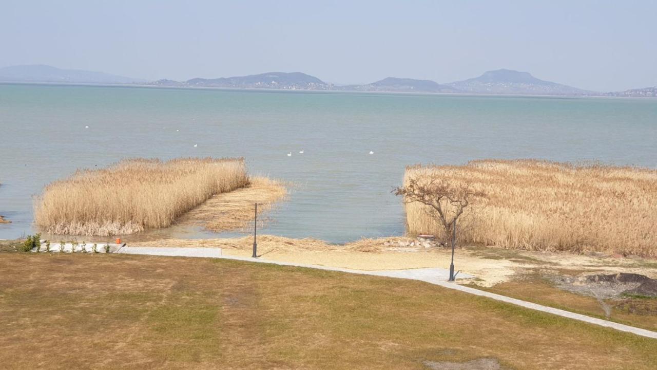 Fenyves Beach Apartman Delux Balatonfenyves Exterior photo